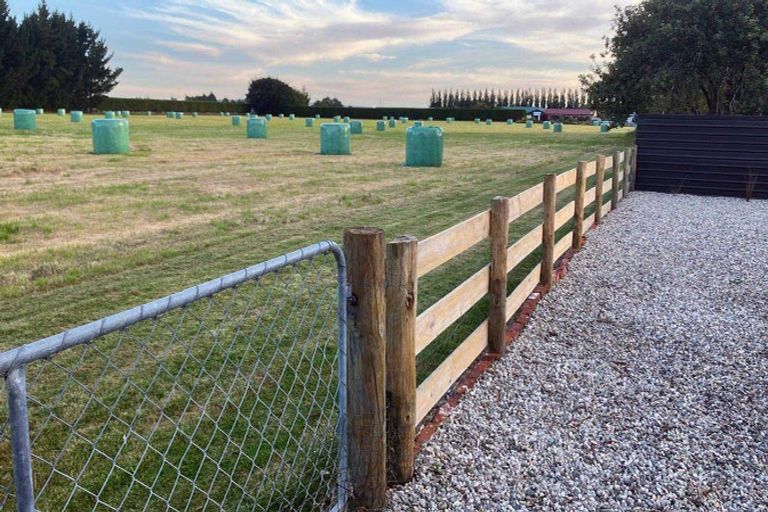 Photo of property in 101 Seaward Road, Edendale, 9825