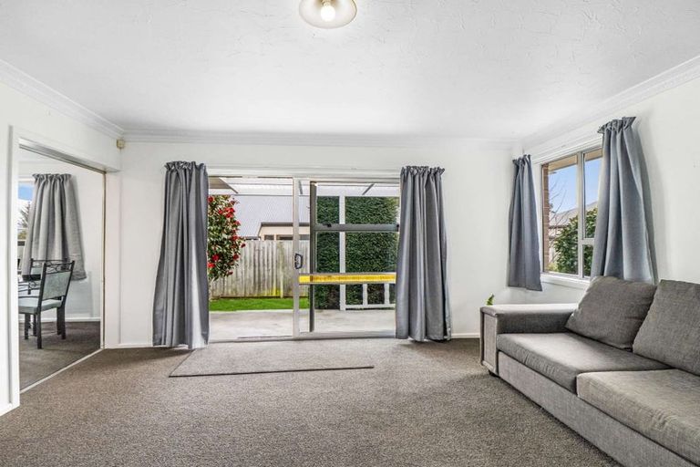 Photo of property in 402 Yaldhurst Road, Russley, Christchurch, 8042