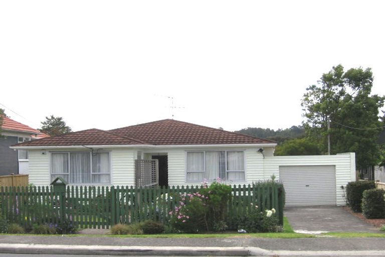 Photo of property in 188 Beach Haven Road, Beach Haven, Auckland, 0626