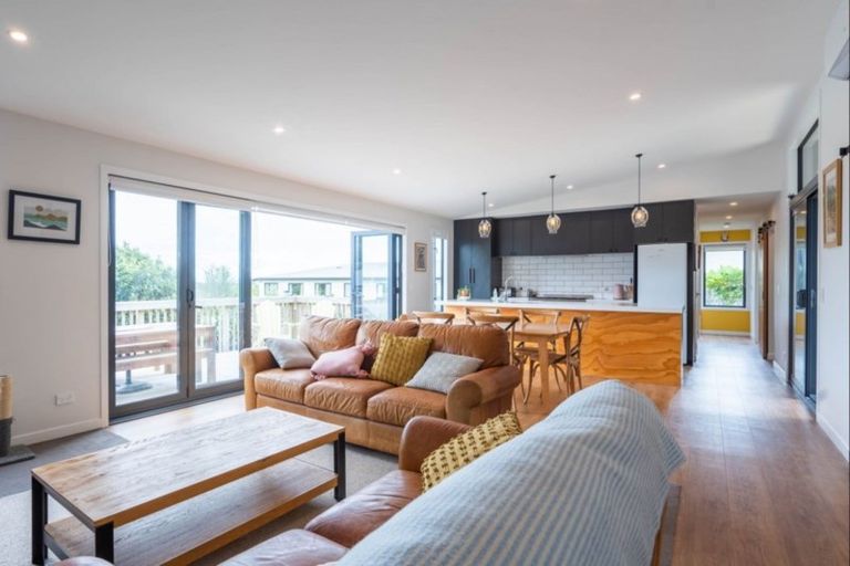 Photo of property in 9 Tauhou Place, Waikanae, 5036