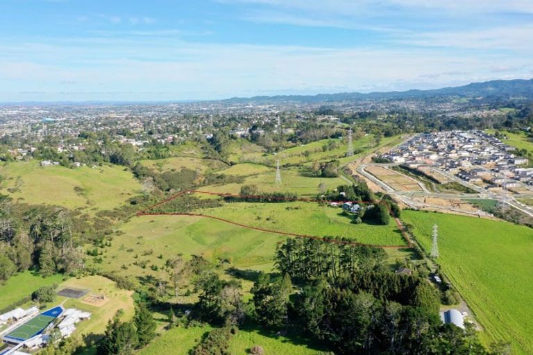 Photo of property in 25 Red Hills Road, Massey, Auckland, 0614