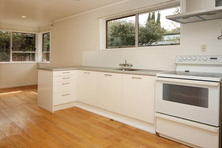 Photo of property in 51 Neal Avenue, Glenfield, Auckland, 0629