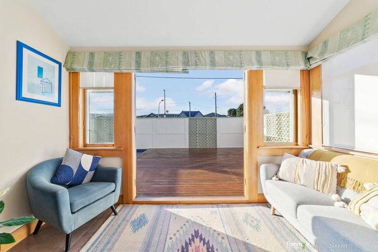 Photo of property in 174 Rongotai Road, Kilbirnie, Wellington, 6022