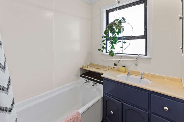 Photo of property in 32 Gloucester Street, Takaro, Palmerston North, 4412