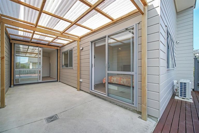 Photo of property in 64b Crestview Rise, Papakura, 2110