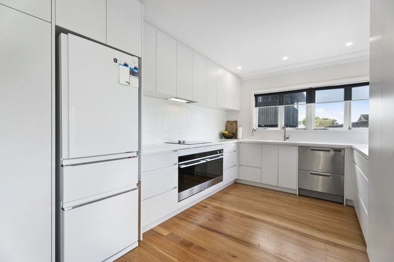 Photo of property in 55 Seaview Road, Castor Bay, Auckland, 0620