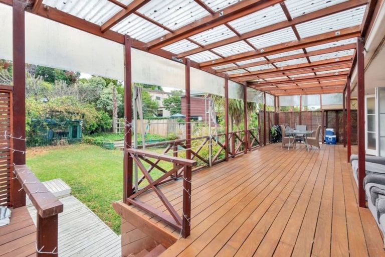 Photo of property in 12 Arahia Street, Northcote, Auckland, 0627