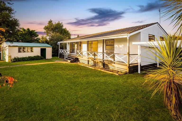 Photo of property in 7 Serwayne Place, Sunnyvale, Auckland, 0612