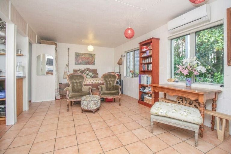 Photo of property in 2/93 Woodglen Road, Glen Eden, Auckland, 0602