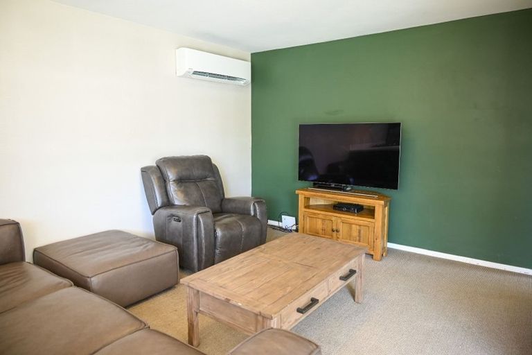 Photo of property in 21 Wildwood Avenue, Wainoni, Christchurch, 8061