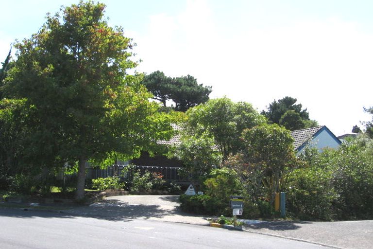 Photo of property in 13 Branston Avenue, Browns Bay, Auckland, 0630