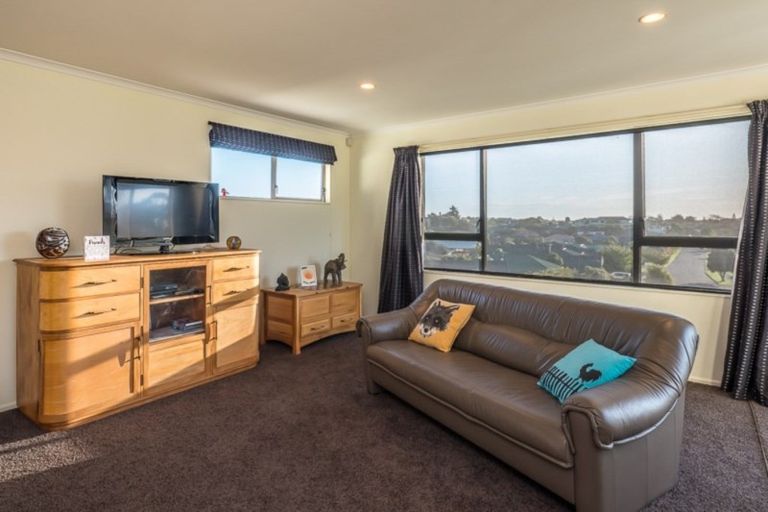 Photo of property in 42 Harry Shaw Way, Raumati South, Paraparaumu, 5032