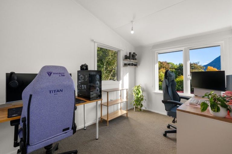 Photo of property in 33 Milton Terrace, Picton, 7220