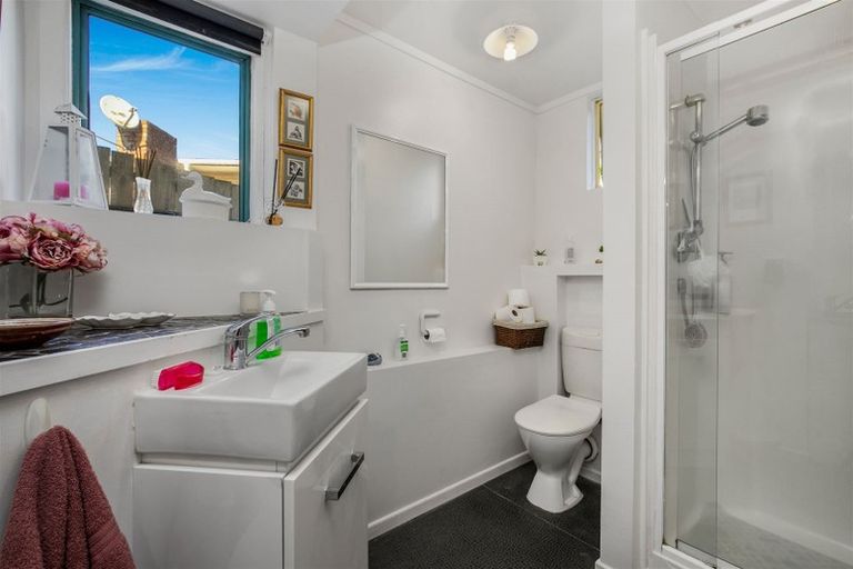 Photo of property in 32 Routley Drive, Glen Eden, Auckland, 0602