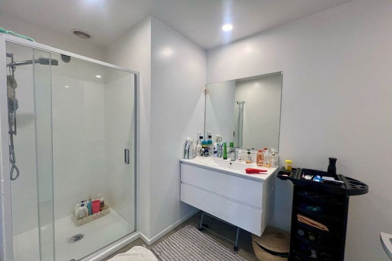 Photo of property in 3/504 Don Buck Road, Massey, Auckland, 0614