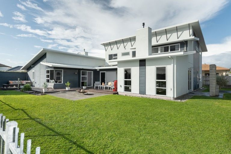 Photo of property in 115 Oriental Parade, Papamoa Beach, Papamoa, 3118