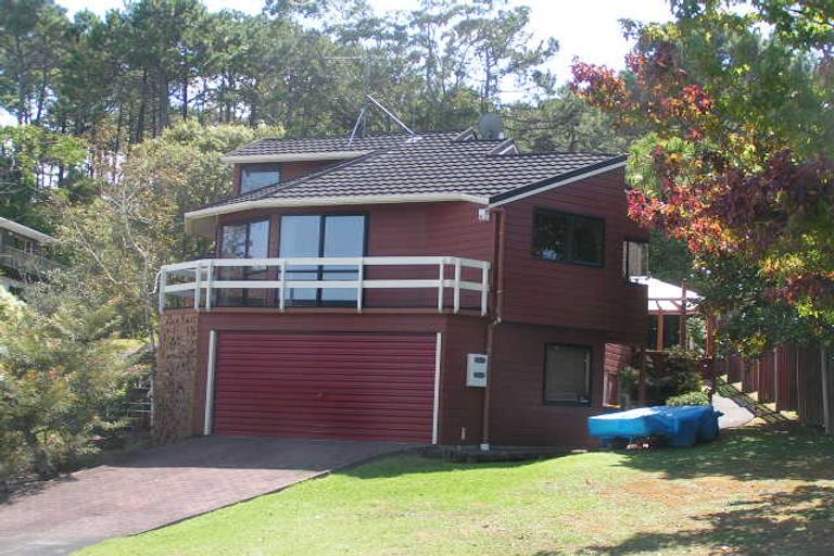 Photo of property in 60 Ravenwood Drive, Forrest Hill, Auckland, 0620