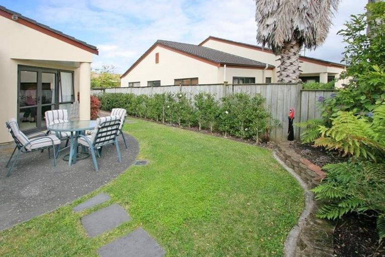 Photo of property in 44 Claremont Way, East Tamaki Heights, Auckland, 2016