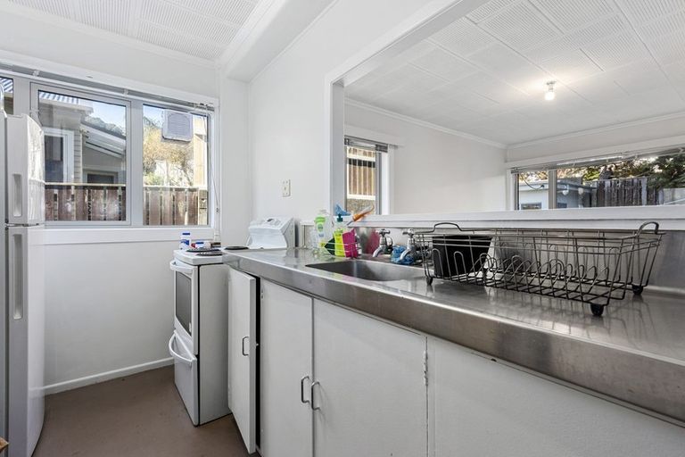 Photo of property in Victoria Court, 4/4 Queen Street, Mount Victoria, Wellington, 6011
