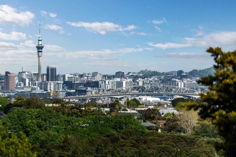 Photo of property in 3/71 Pupuke Road, Northcote, Auckland, 0627