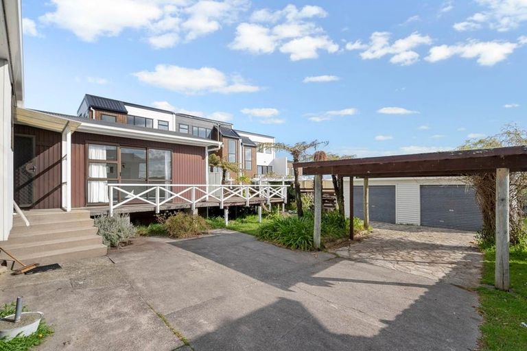 Photo of property in 130 Forrest Hill Road, Forrest Hill, Auckland, 0620