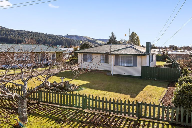 Photo of property in 24 Cochrane Street, Fairy Springs, Rotorua, 3015