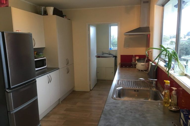 Photo of property in 4 Karo Place, Glendene, Auckland, 0602