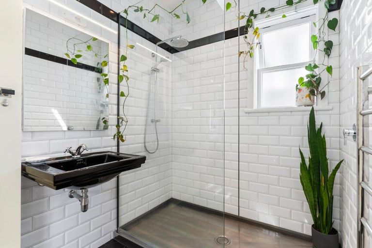 Photo of property in 3/64 Victoria Road, Devonport, Auckland, 0624