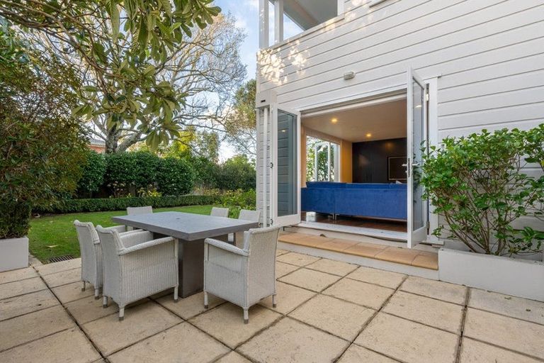 Photo of property in 73 Hinemoa Street, Birkenhead, Auckland, 0626