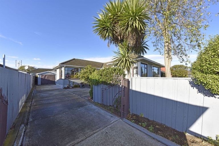 Photo of property in 146 Wainoni Road, Avondale, Christchurch, 8061