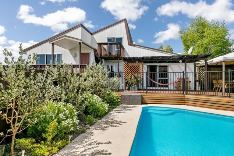 Photo of property in 1 Waitawa Place, Lynmore, Rotorua, 3010