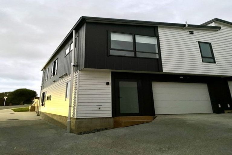 Photo of property in 4b Unsworth Drive, Unsworth Heights, Auckland, 0632