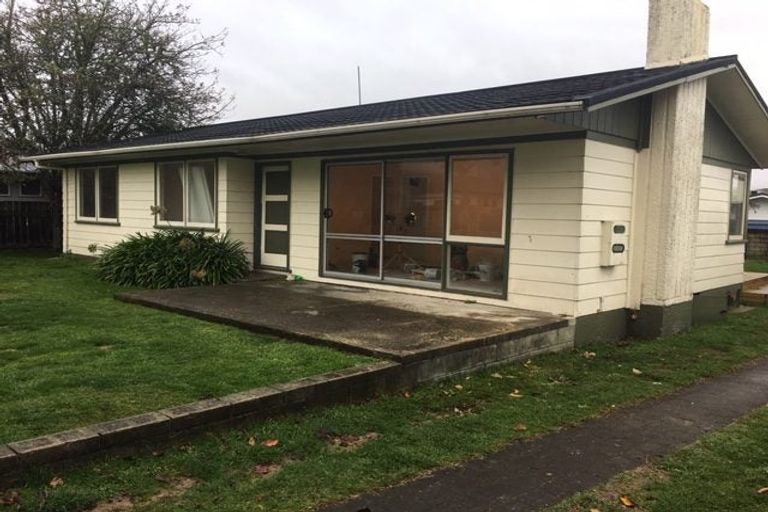 Photo of property in 6 Thackeray Place, Owhata, Rotorua, 3010