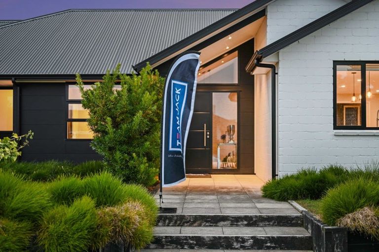 Photo of property in 2 Helen June Avenue, Flagstaff, Hamilton, 3210