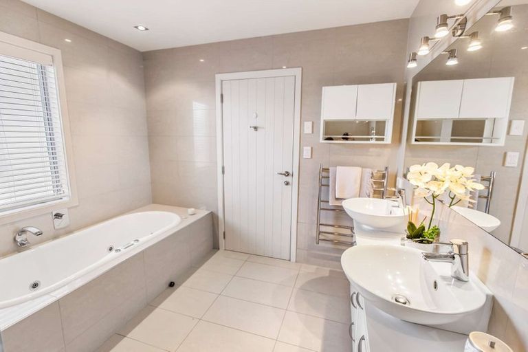 Photo of property in 2c Hinewa Road, Otumoetai, Tauranga, 3110