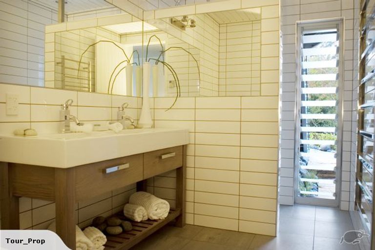 Photo of property in 1/133 Mapara Road, Acacia Bay, Taupo, 3385