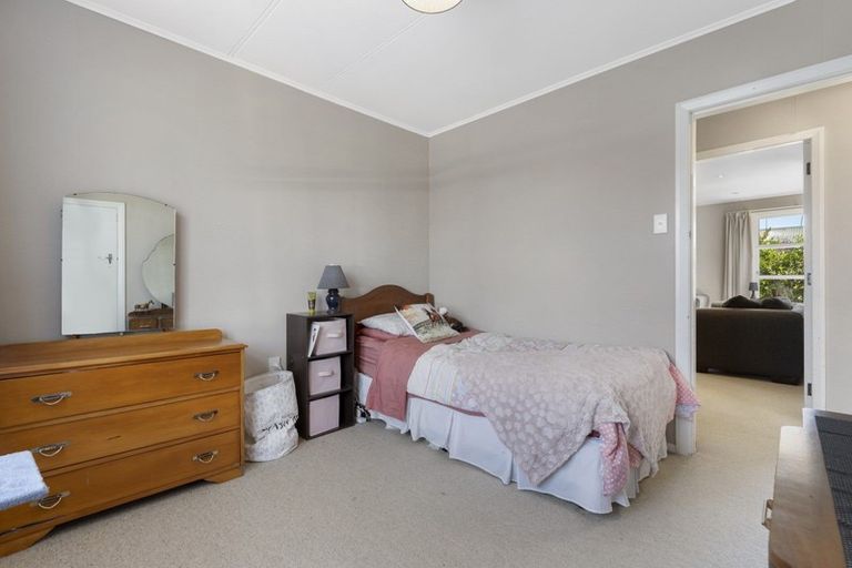 Photo of property in 38 Catlins Crescent, Milson, Palmerston North, 4414