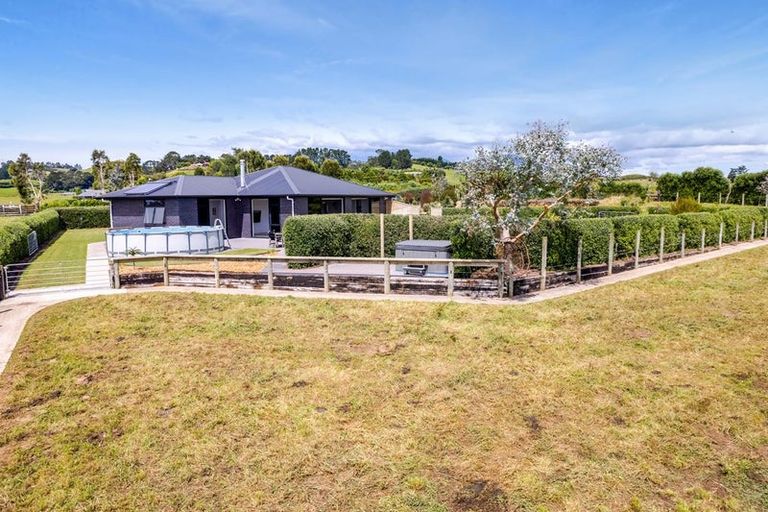 Photo of property in 135 Sealy Road, Omata, New Plymouth, 4374