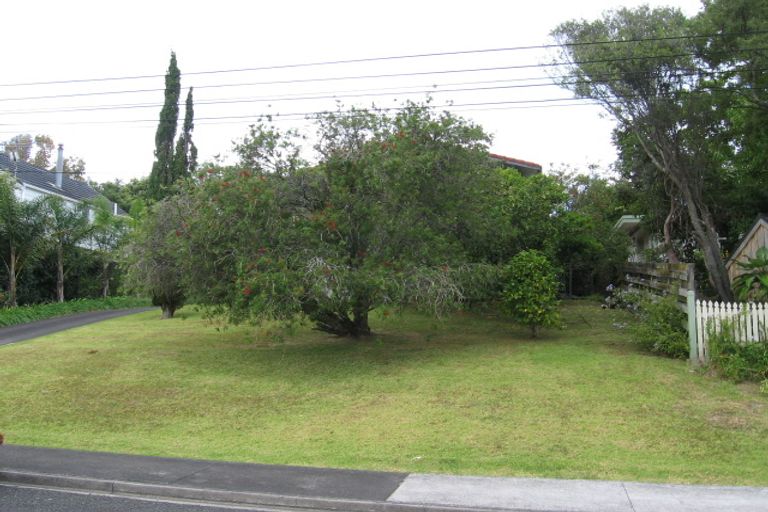 Photo of property in 3/2 Brian Avenue, Forrest Hill, Auckland, 0620