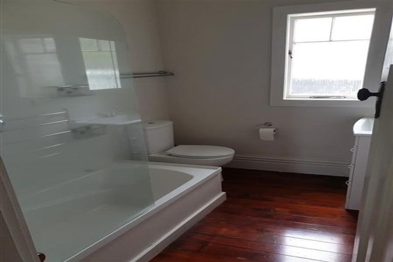 Photo of property in 1/65 Shakespeare Road, Milford, Auckland, 0620