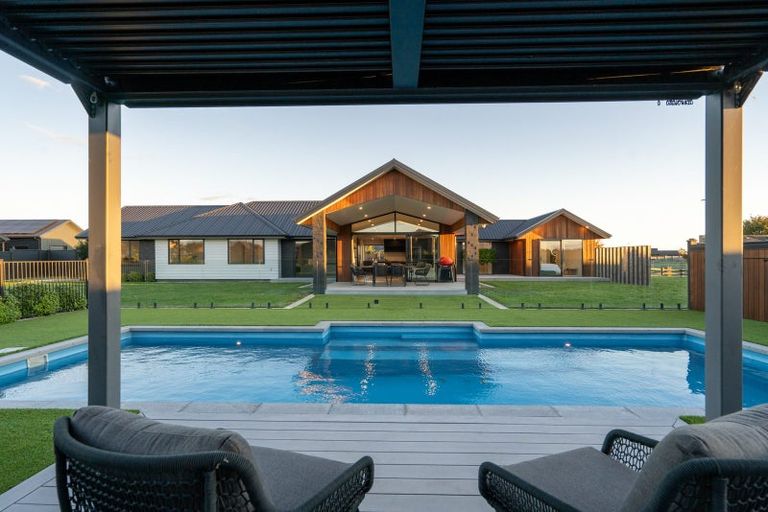 Photo of property in 83 Sunline Drive, Leamington, Cambridge, 3432