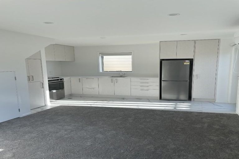 Photo of property in 2/8 Yeovil Road, Te Atatu Peninsula, Auckland, 0610