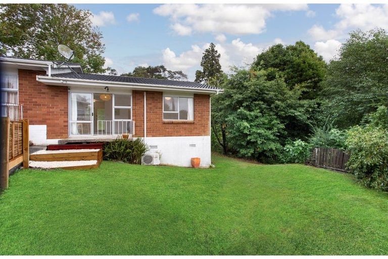 Photo of property in 2/20 Hinau Street, New Lynn, Auckland, 0600