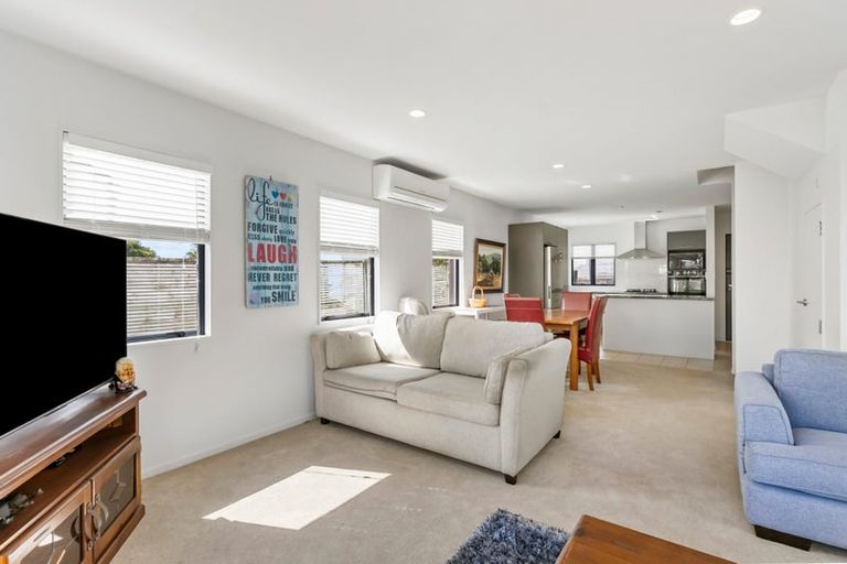 Photo of property in 3/64 Schnapper Rock Road, Schnapper Rock, Auckland, 0632