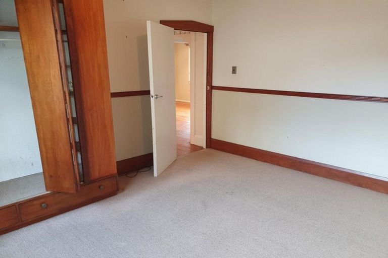 Photo of property in 98 Fulford Street, New Plymouth, 4310