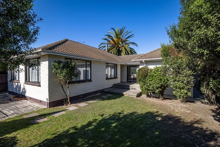 Photo of property in 290 Yaldhurst Road, Avonhead, Christchurch, 8042