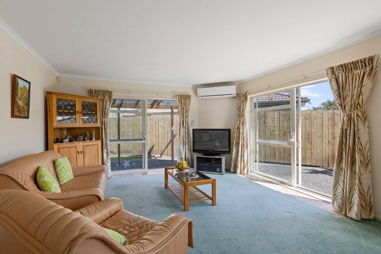Photo of property in 11 Francis Skinner Place, Orewa, 0931