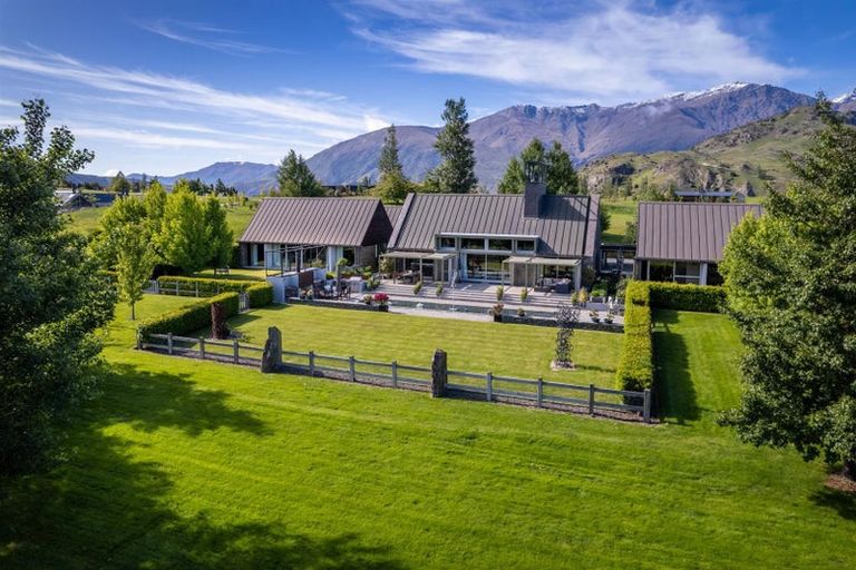 Photo of property in 8 Bendemeer Lane, Lake Hayes, Queenstown, 9371
