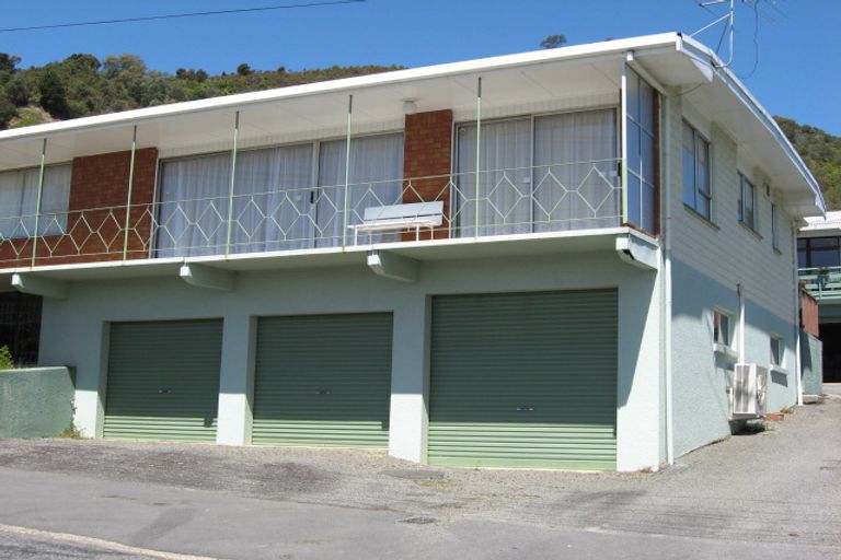 Photo of property in 18a Broadway, Picton, 7220