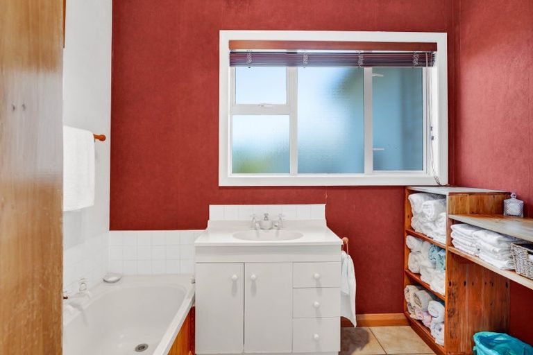 Photo of property in 53 Domett Street, Opunake, 4616